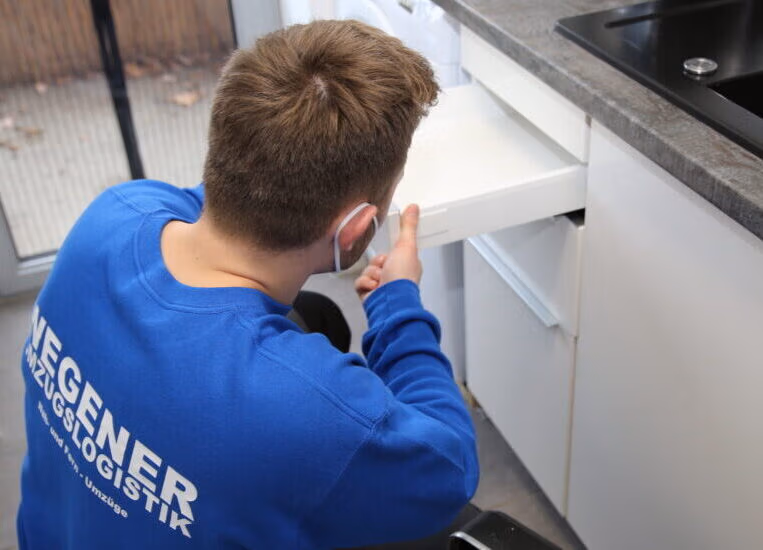 Küchenmonteur von Wegener Umzugslogistik