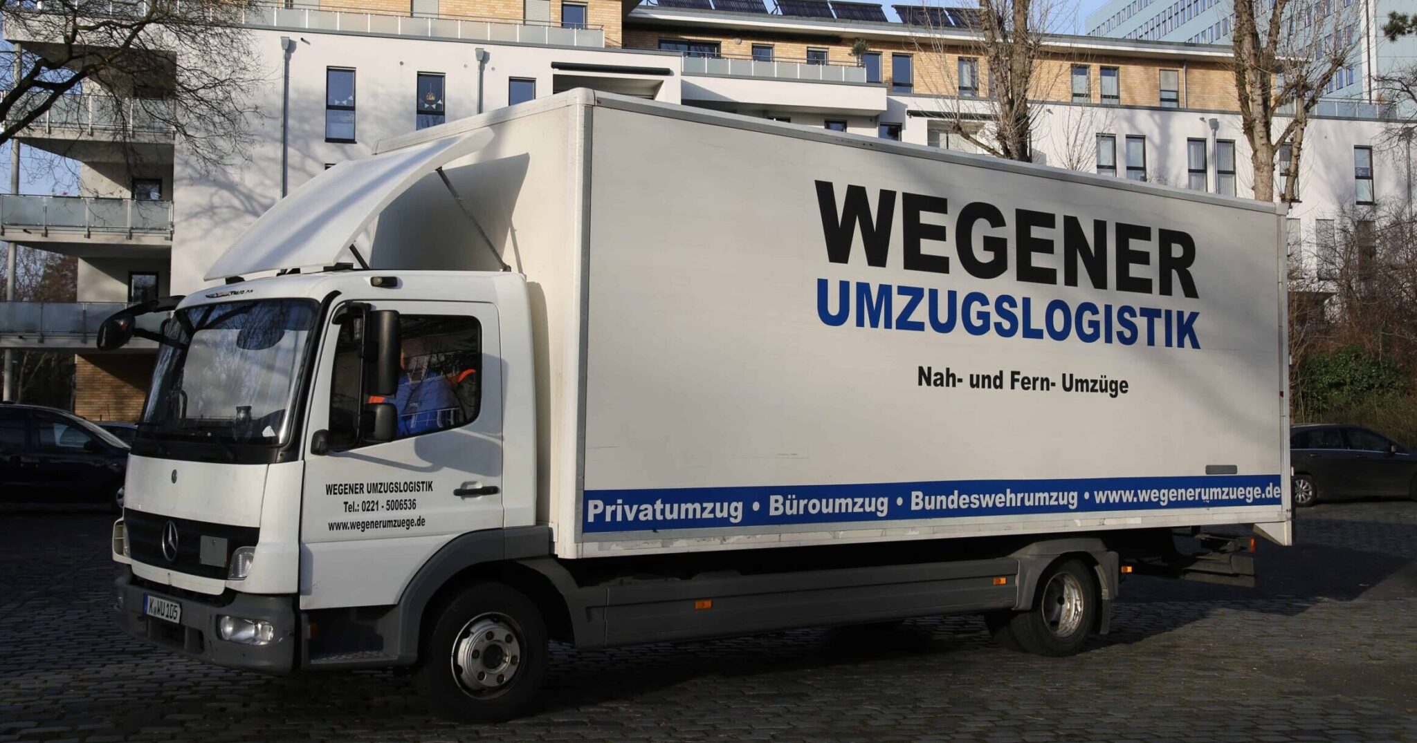 Der LKW des kölner Umzugsunternehmens Wegener Umzugslogistik