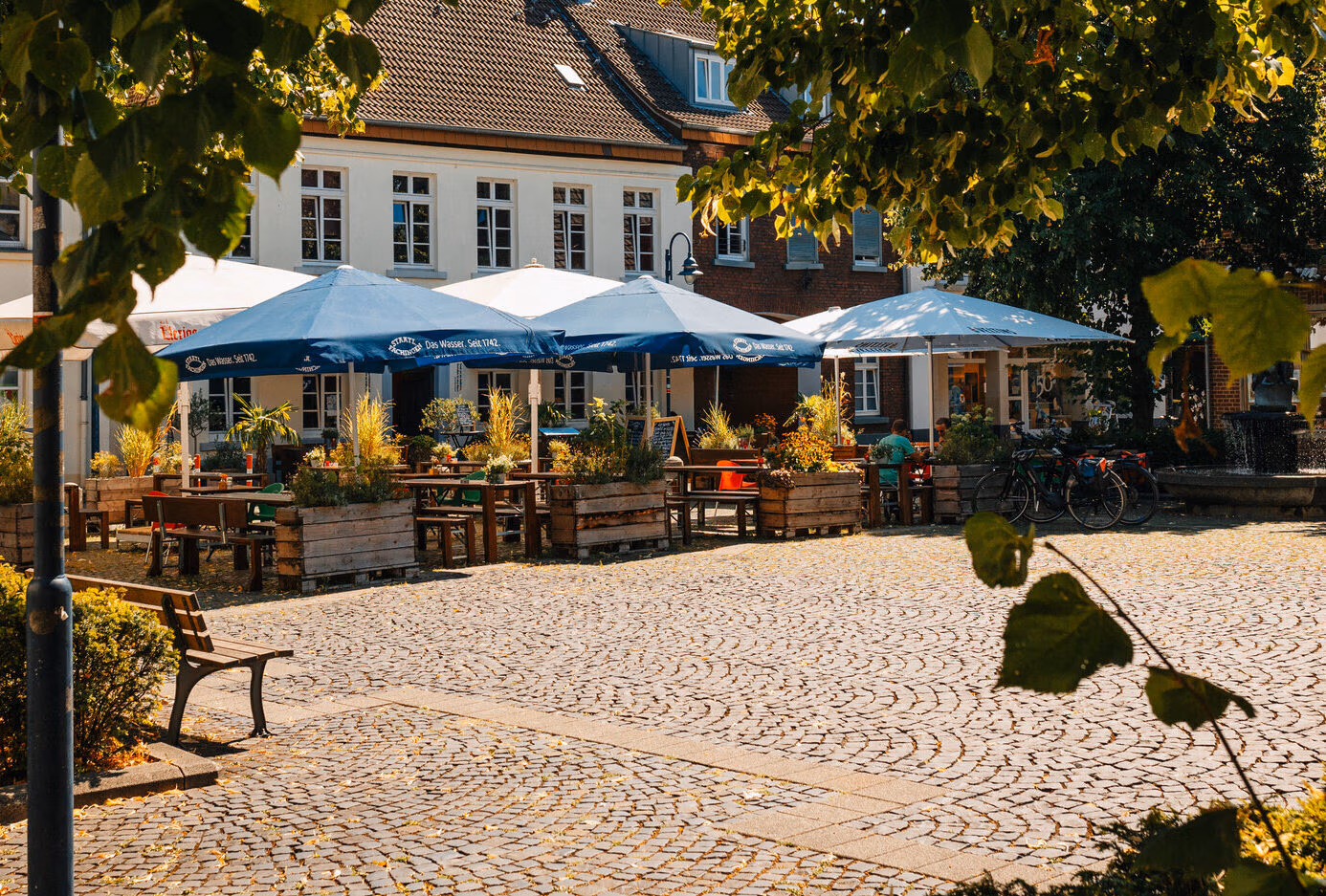 Ein Marktplatz in Meerbusch an einem Sommertag
