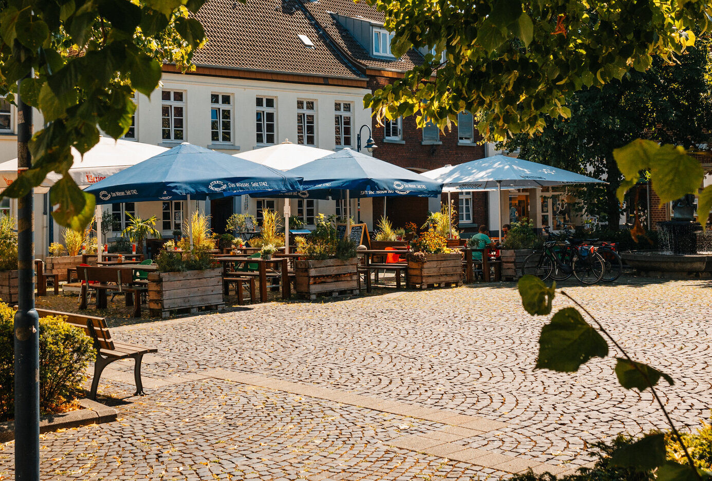 Ein Marktplatz in Meerbusch an einem Sommertag