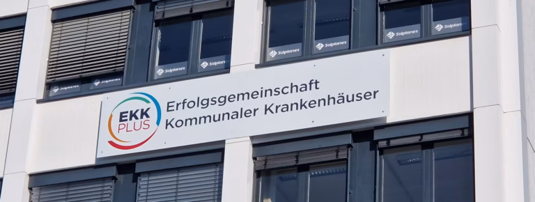 Das Logo unseres Firmenkunden EKKPlus GmbH für die wir einen Firmenumzug durchgeführt haben.